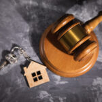 ביטול הסכם מכר מקרקעין – מתי זה אפשרי ואיך עושים את זה נכון?