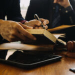 חישוב מס שבח בירושה – תרשימי החלטה, סימולציות מספריות, יורשים בחו״ל